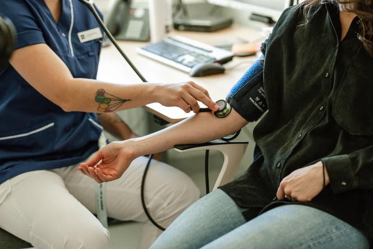 Svensk studie: Kvinnor använder receptfria smärtstillare dubbelt så ofta som män