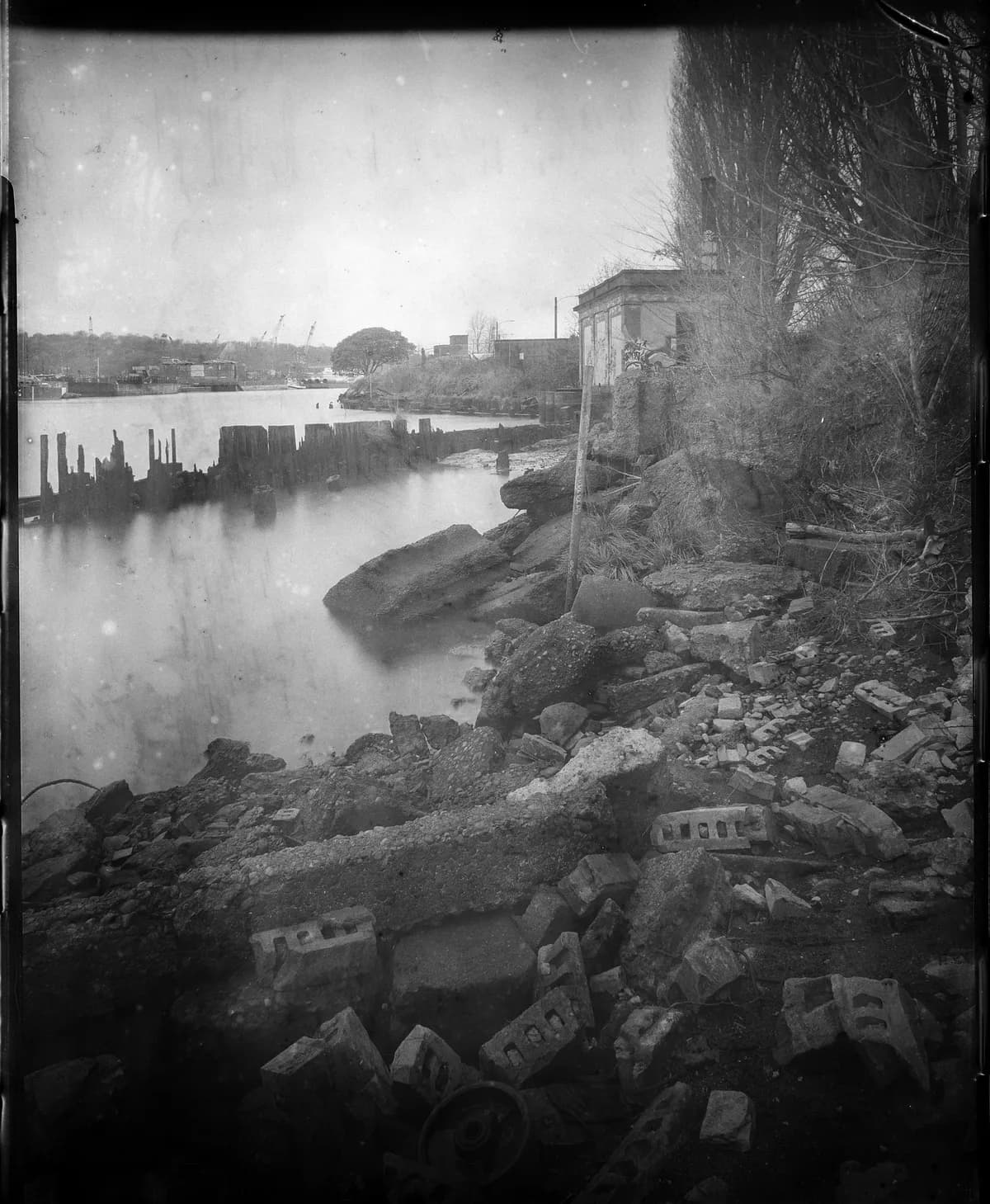 Fleetwood-deponins lukt väcker hälsorädslor och protester