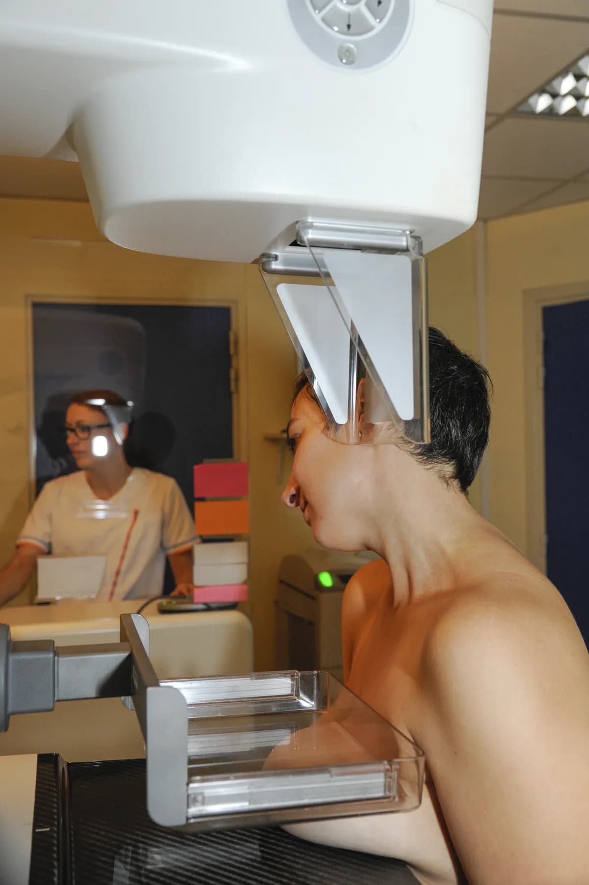 NHS uppmanar kvinnor att gå på bröstcancerscreening för tidig upptäckt