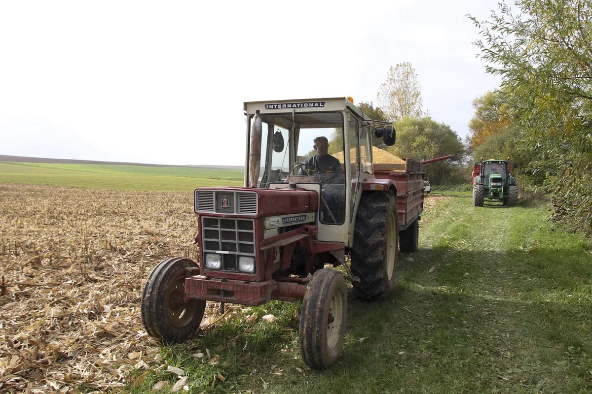 Svenska elever håller traktorparad i Kalmar