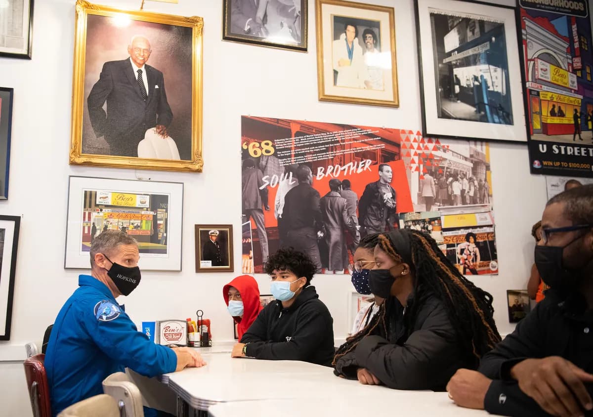 Childhood cross-class friendships boost adult income and health, study finds