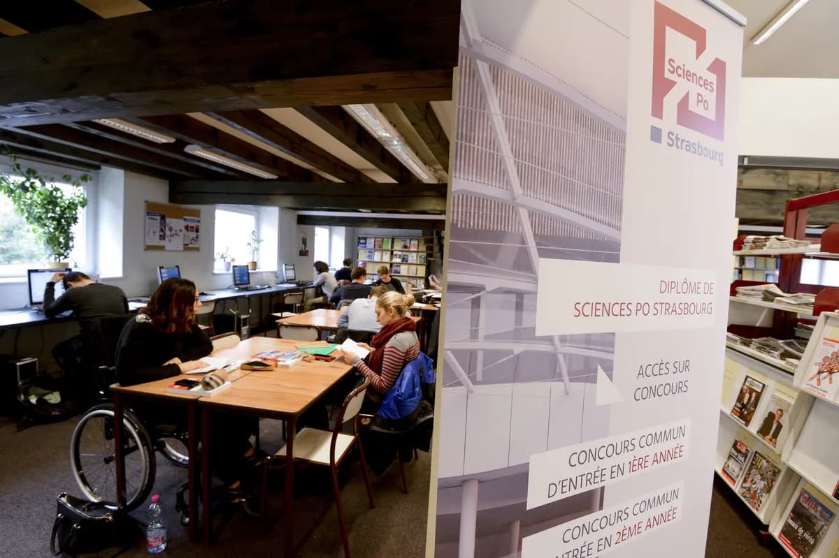 Student stämd för hatyttring stämmer universitetet