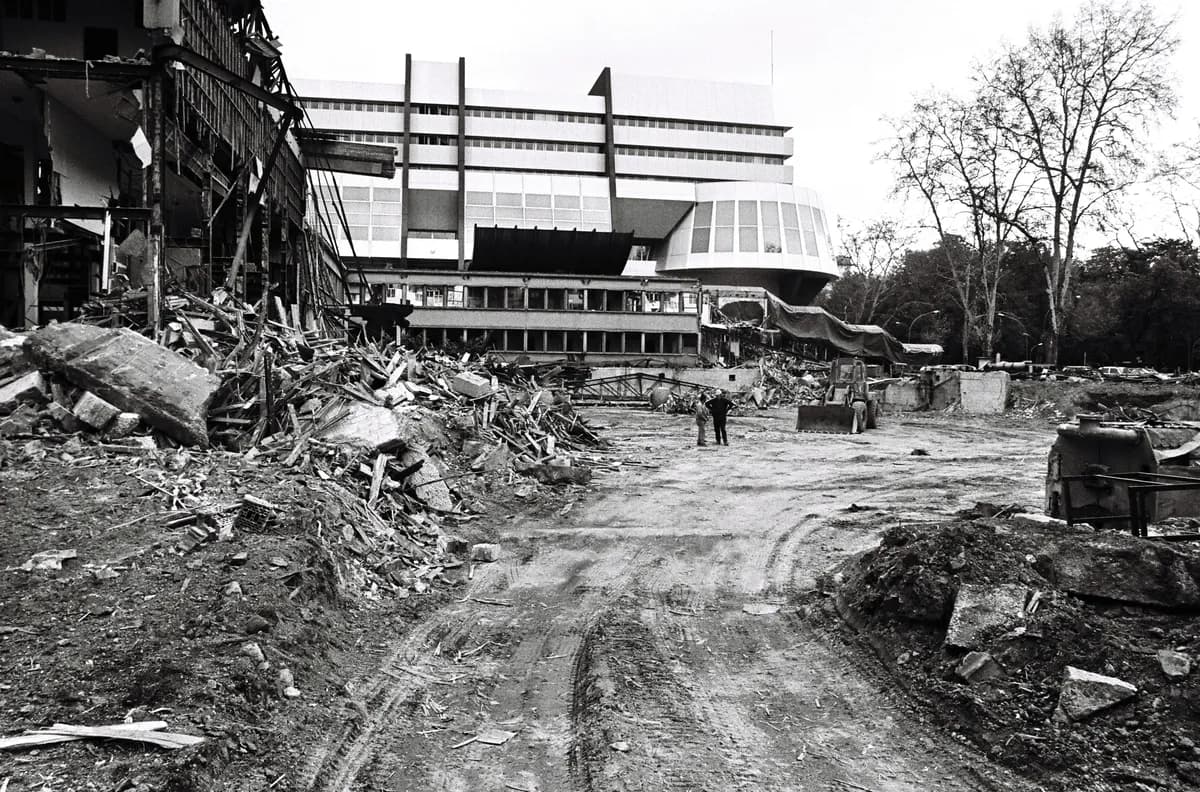 Norbergs kommun köper byggnader för rivning för att förhindra social dumping