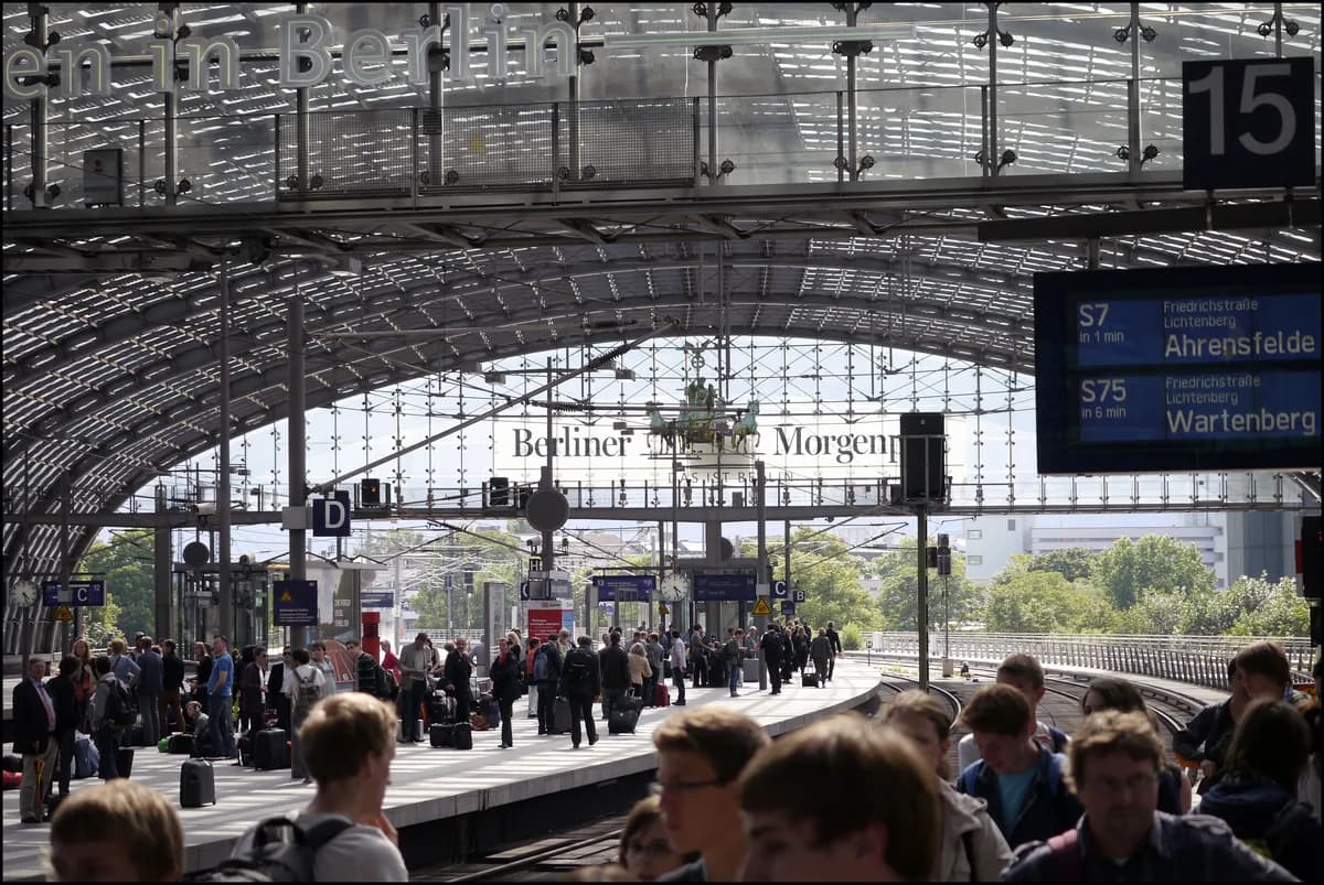 Woman arrested after man found dead at Tamworth railway station