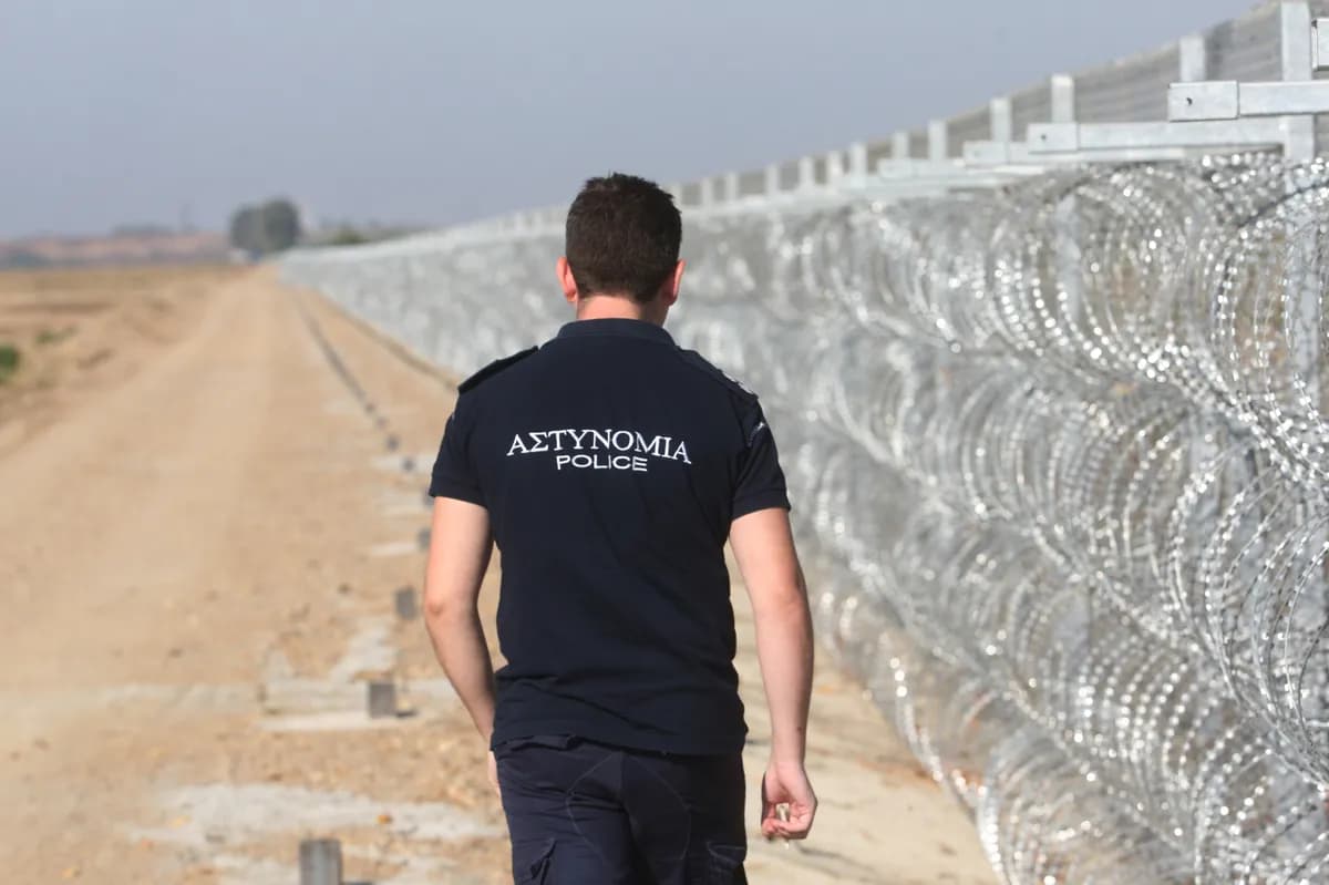 TSA-stängningskris eskalerar under invandringskampanjer och politiskt dödläge