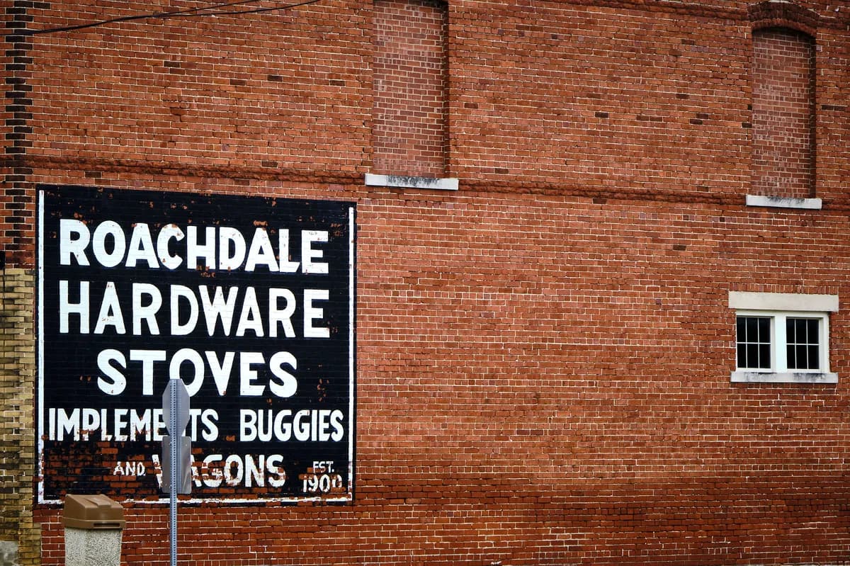 Browns of Leigh D.I.Y. stänger efter 65 år på grund av stigande kostnader