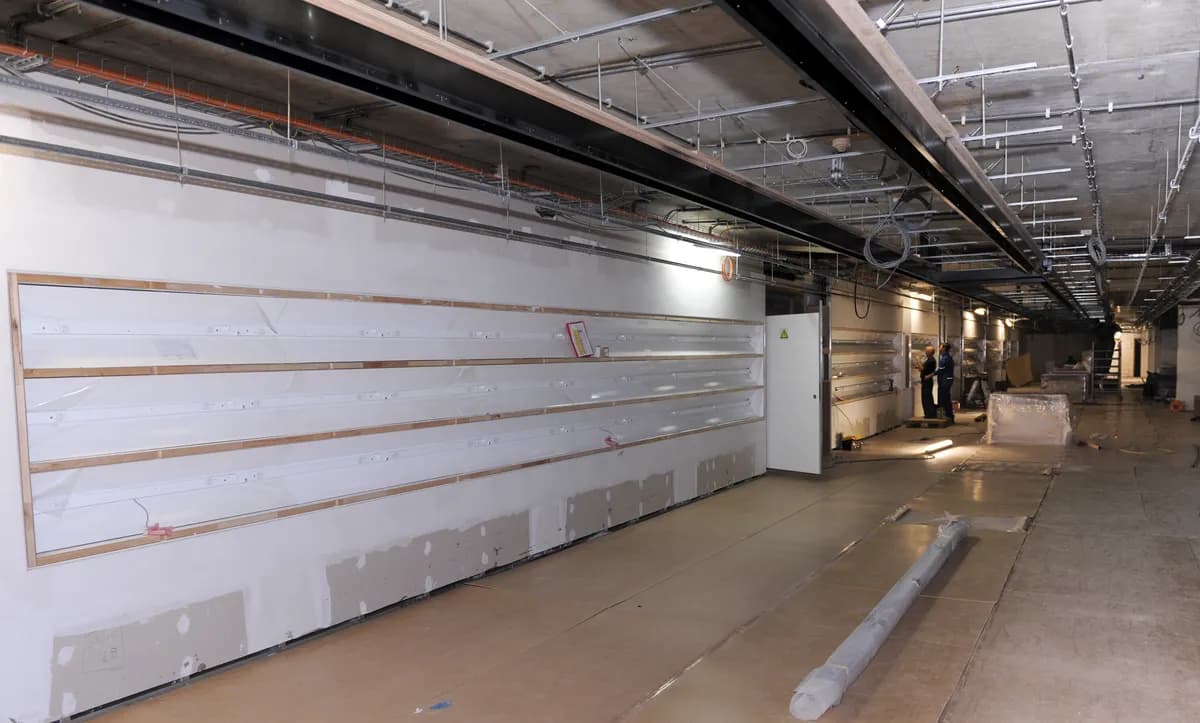 Gävles Magasinsområdet återupptar byggnation efter lång paus, nytt konstverk tillkännages