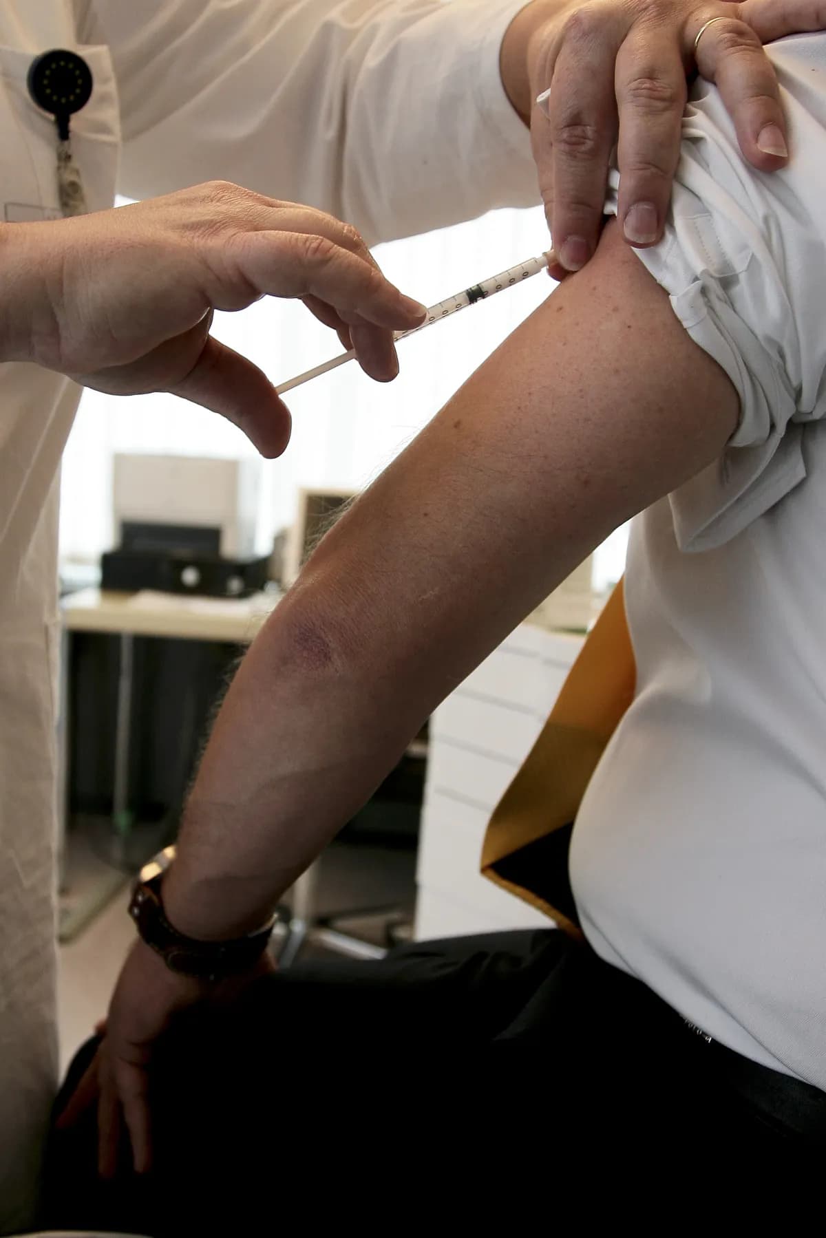 Meningitis Outbreak in Kent Prompts Vaccination Drive and Scam Alerts