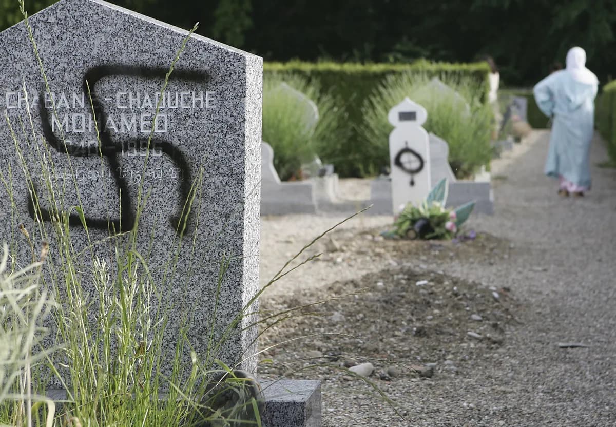 Man arresterad efter att James Bulgers grav vandaliserats igen