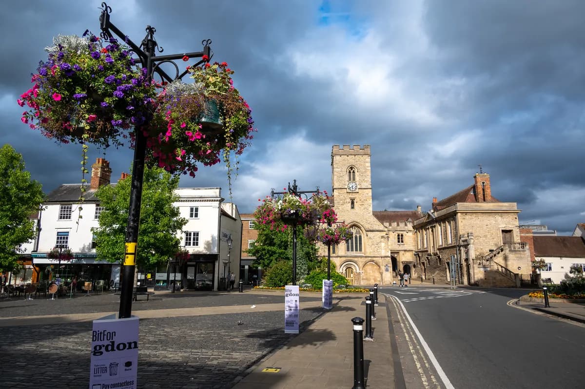 Police seek man wanted for rape and prison recall in Oxfordshire