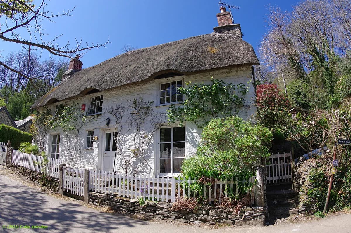 Extremt smal walesisk stuga såld för 45 000 pund