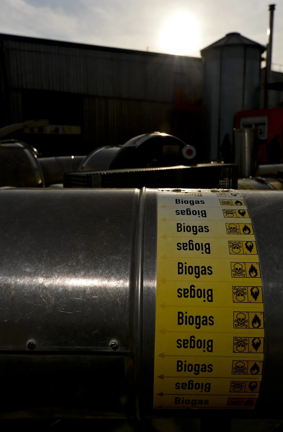 Kuwait Cuts Oil Output as Strait of Hormuz Blockade Disrupts Shipping