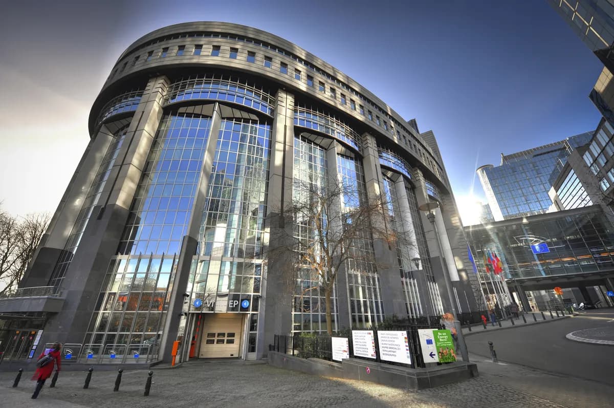 Svensk kristdemokratisk EU-parlamentariker får anonym finansiering för personlig säkerhet