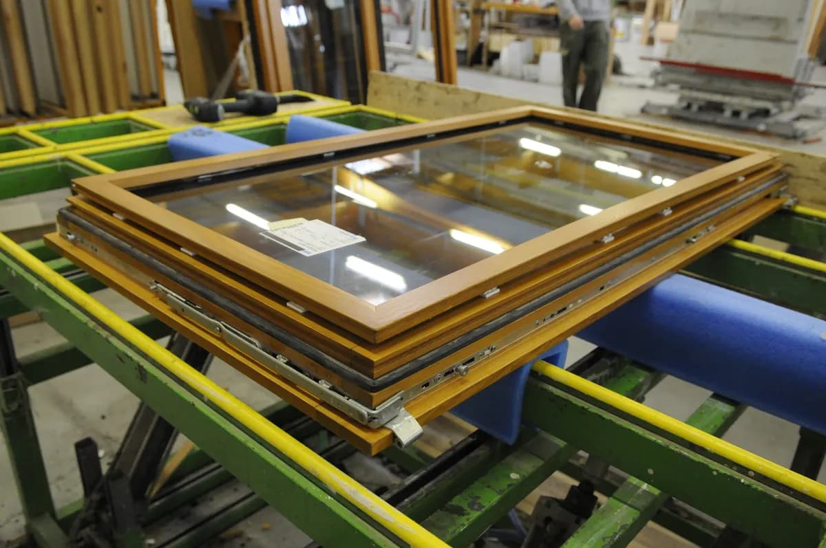 Aston Martin skär ner 600 jobb när Q1-förlusten minskar