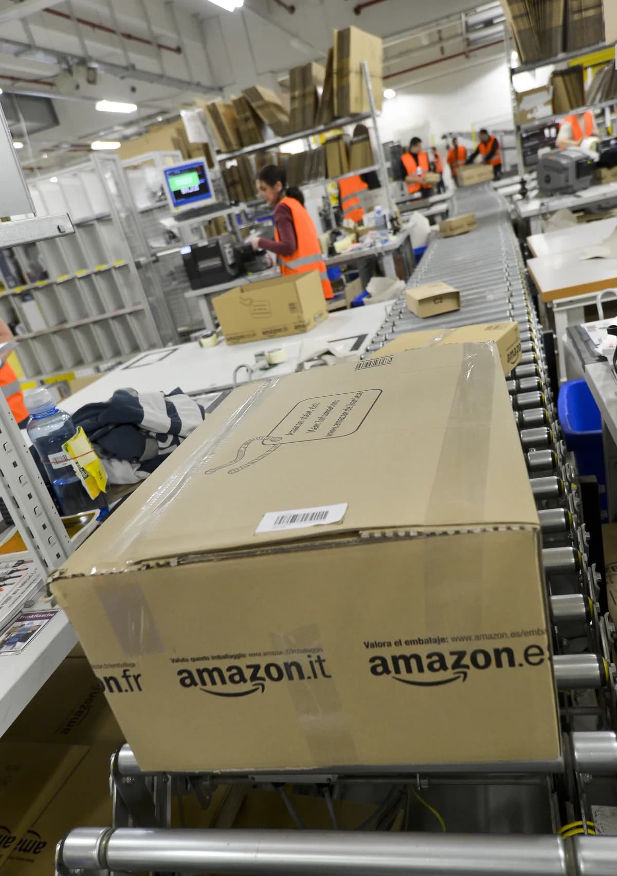 Amazon och USPS har nått ett preliminärt avtal om paketminskning