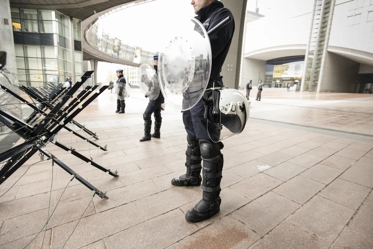 Protester i Storbritannien efter USA-Israel-attacker mot Iran