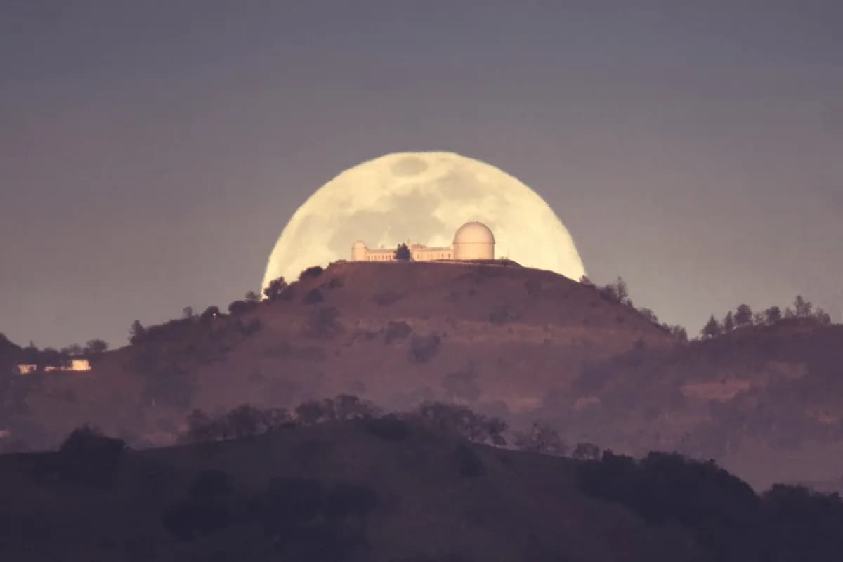 Artemis II-besättningen slutför månmission och sätter rekord i mänsklig