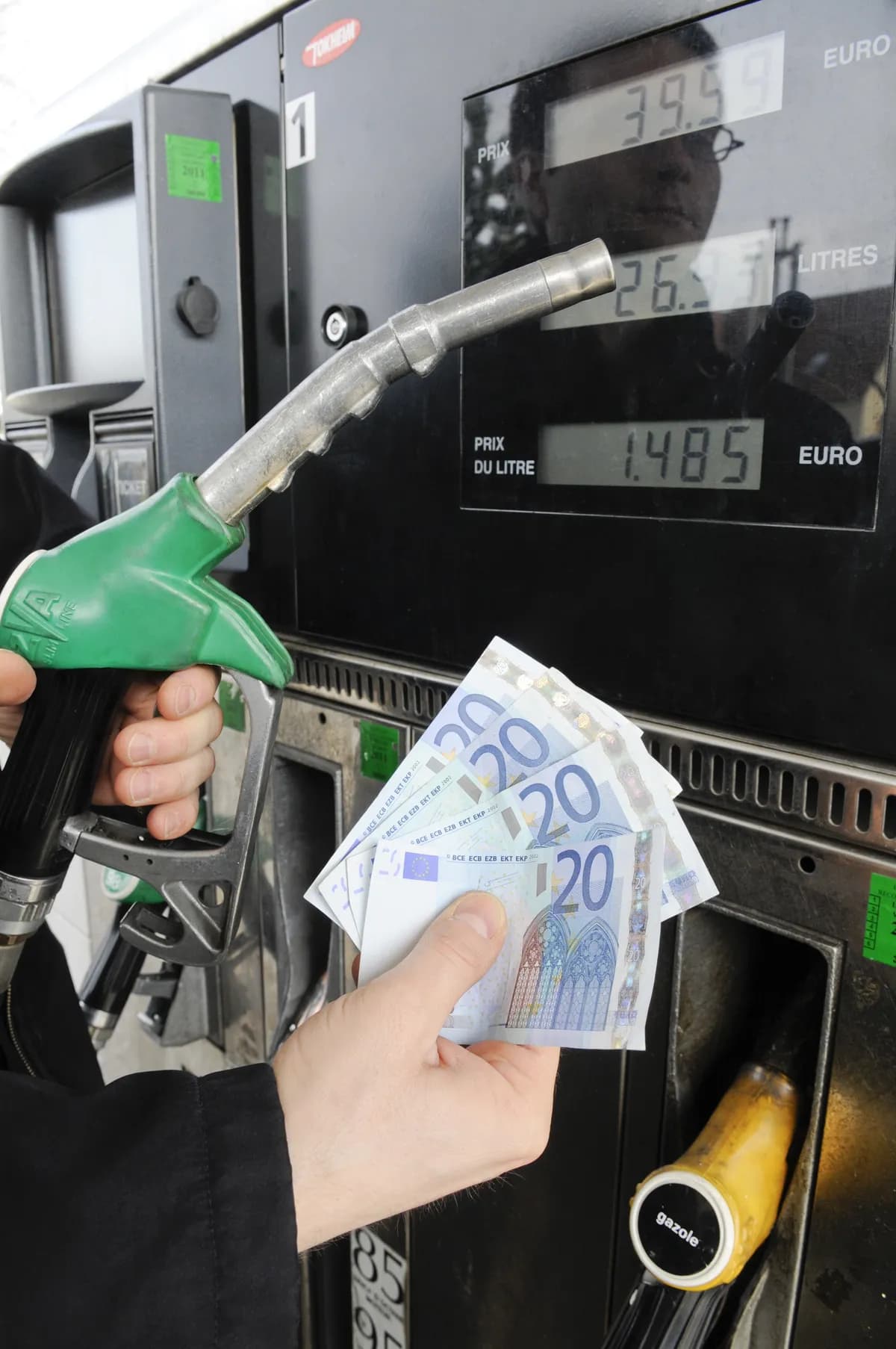 Kraftig ökning av jetbränslepriser stör flygbolagens globala verksamhet