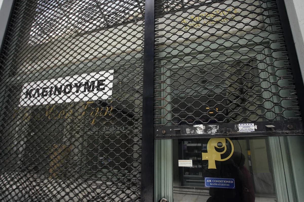 William Hill to close 200 UK betting shops next month amid tax pressures