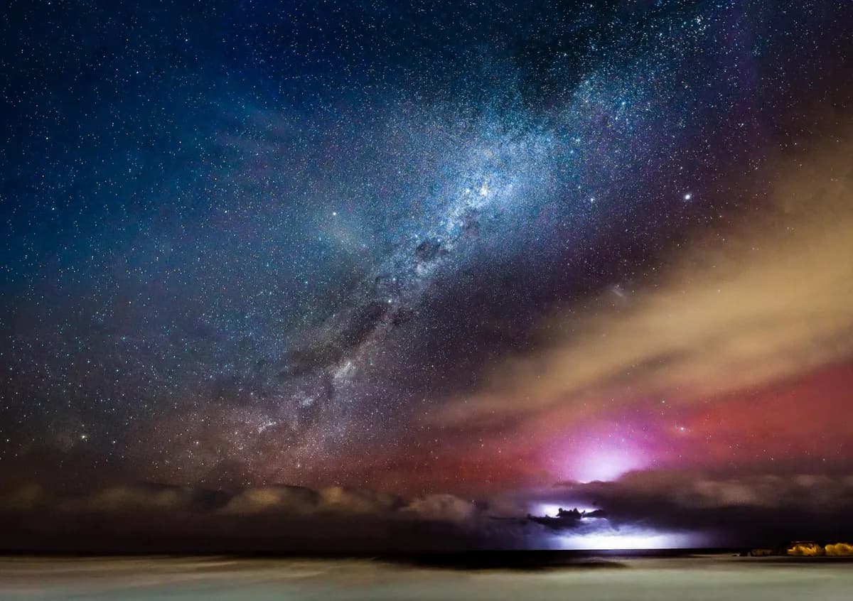 Mystiskt ljus i Sverige väcker oro, kopplas till raket