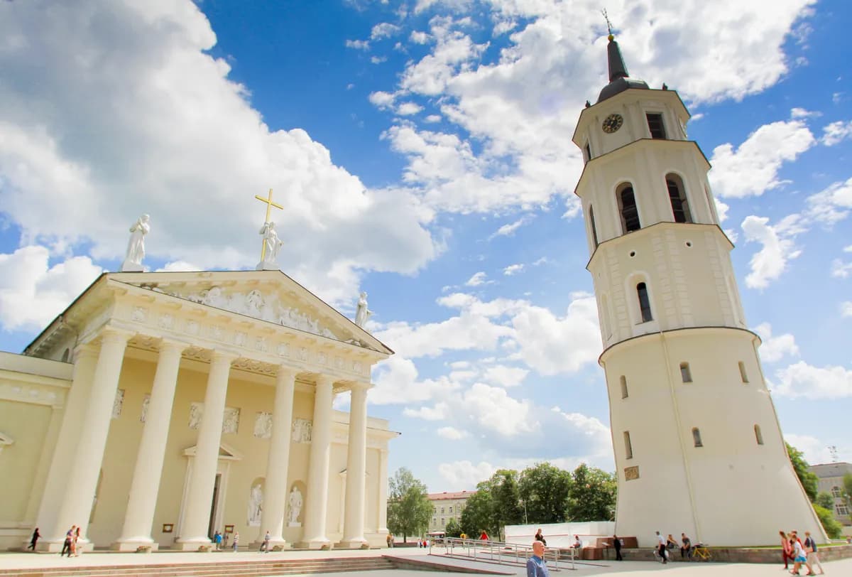 Umeå kyrkklockor ringde i timmar efter midnatt på grund av fel