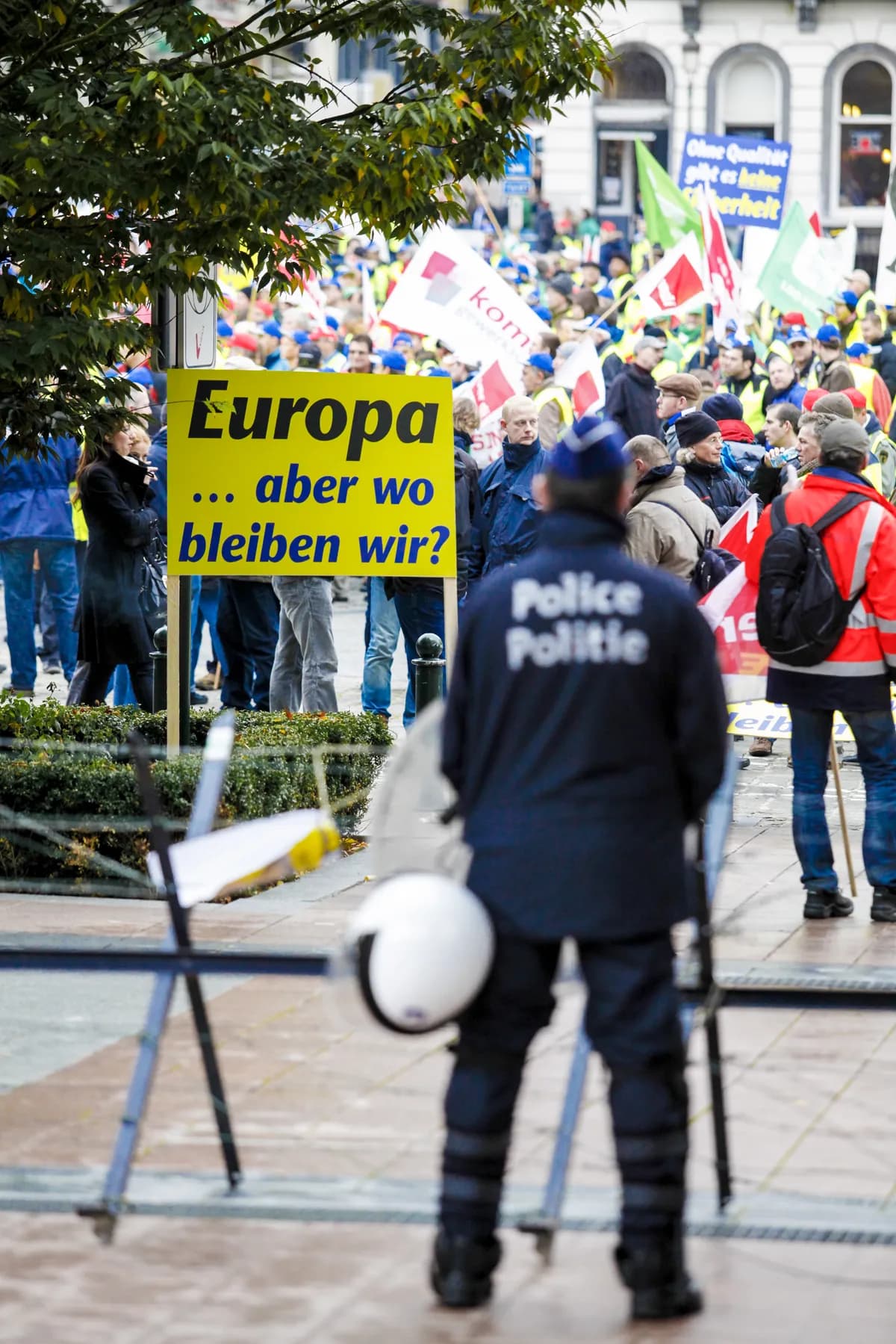 Tyska elever protesterar mot ny militärtjänstlagstiftning över hela landet