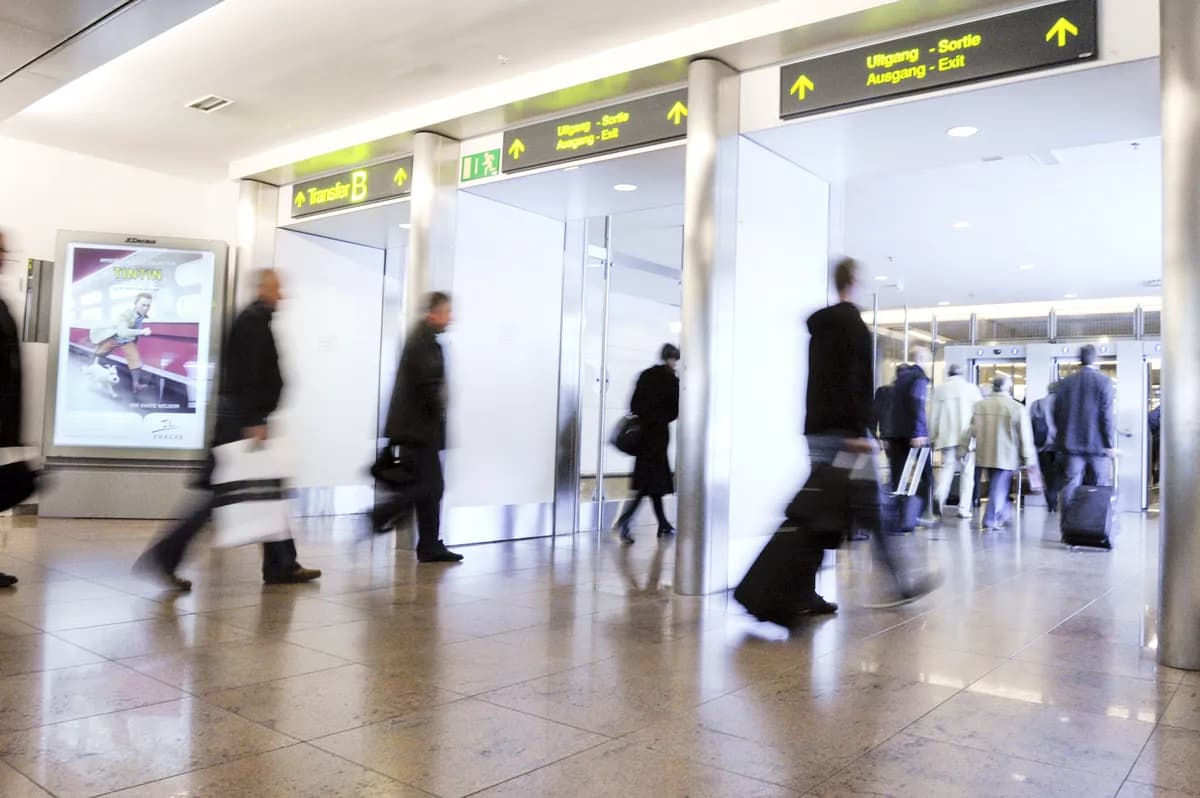 Mellanösternkonflikten stör oljetransporter och WH Smiths utsikter