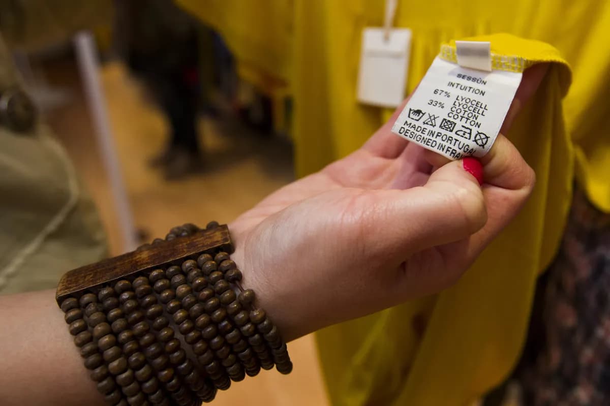 V&A-utställning följer Schiaparellis resa från mode till konst