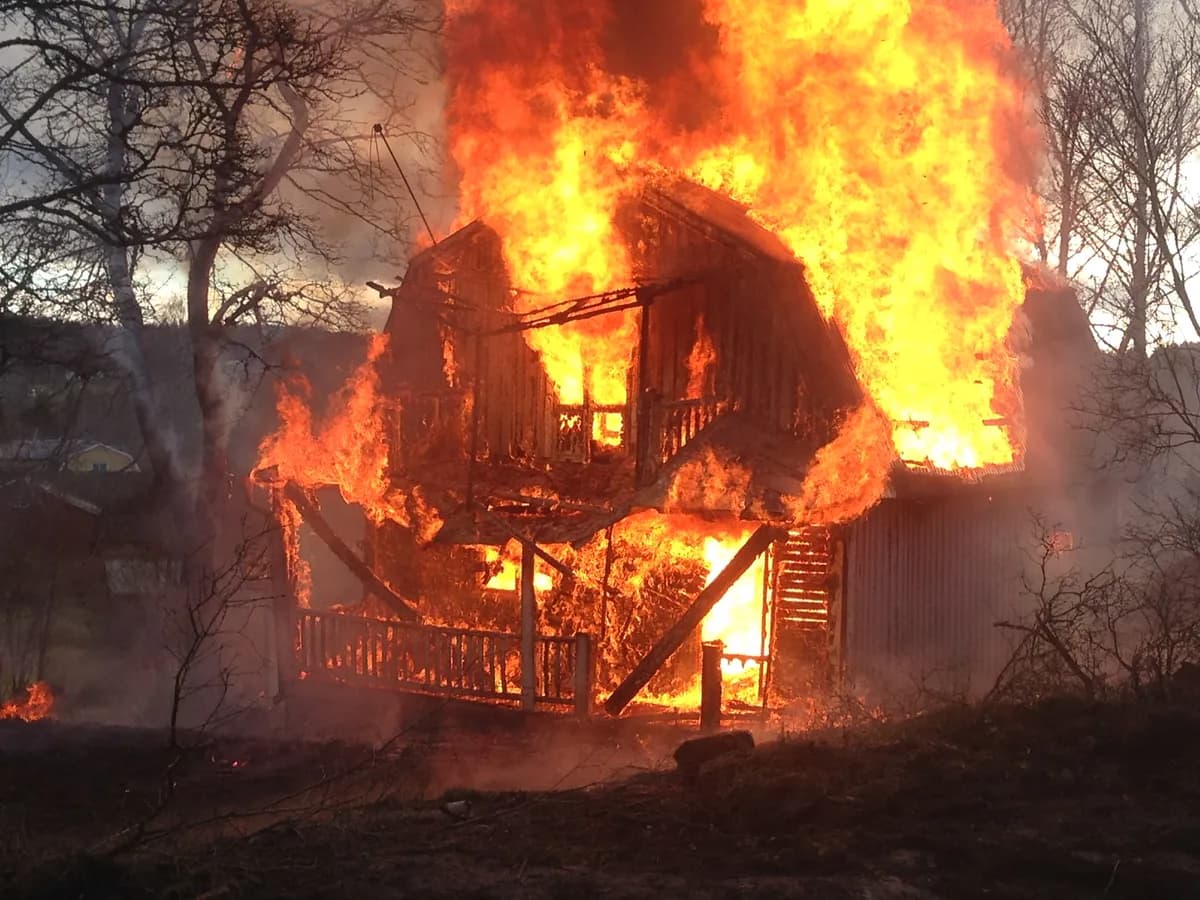 Villa totalförstörd i brand i centrala Åsele