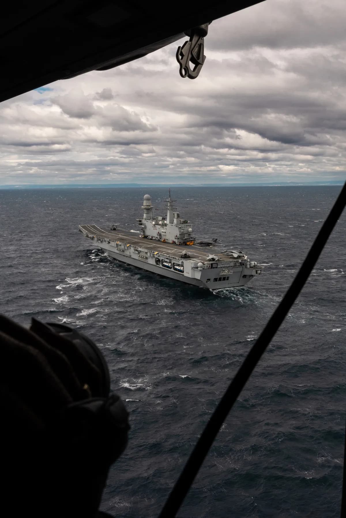 HMS Prince of Wales seglar för Natos Arktisuppdrag