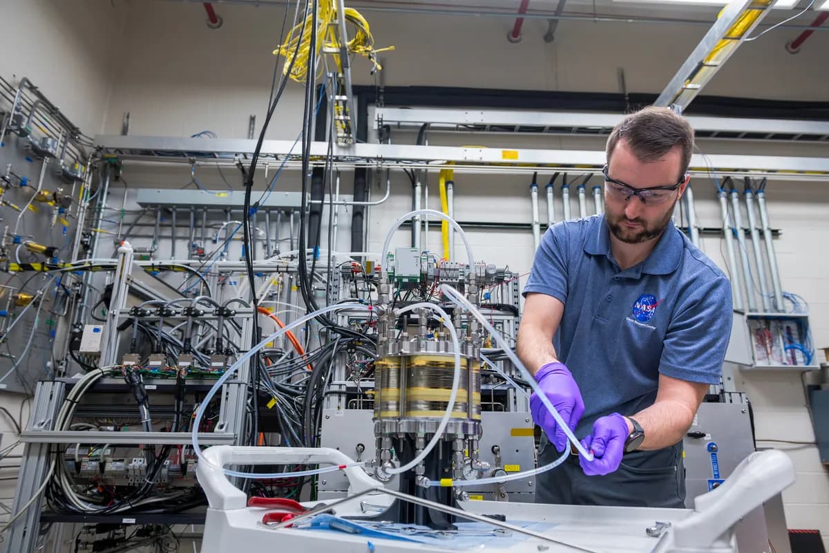 NASA to test regenerative fuel cell for lunar missions