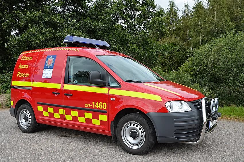 Minibussbrand stänger väg 661 nära Uppsala