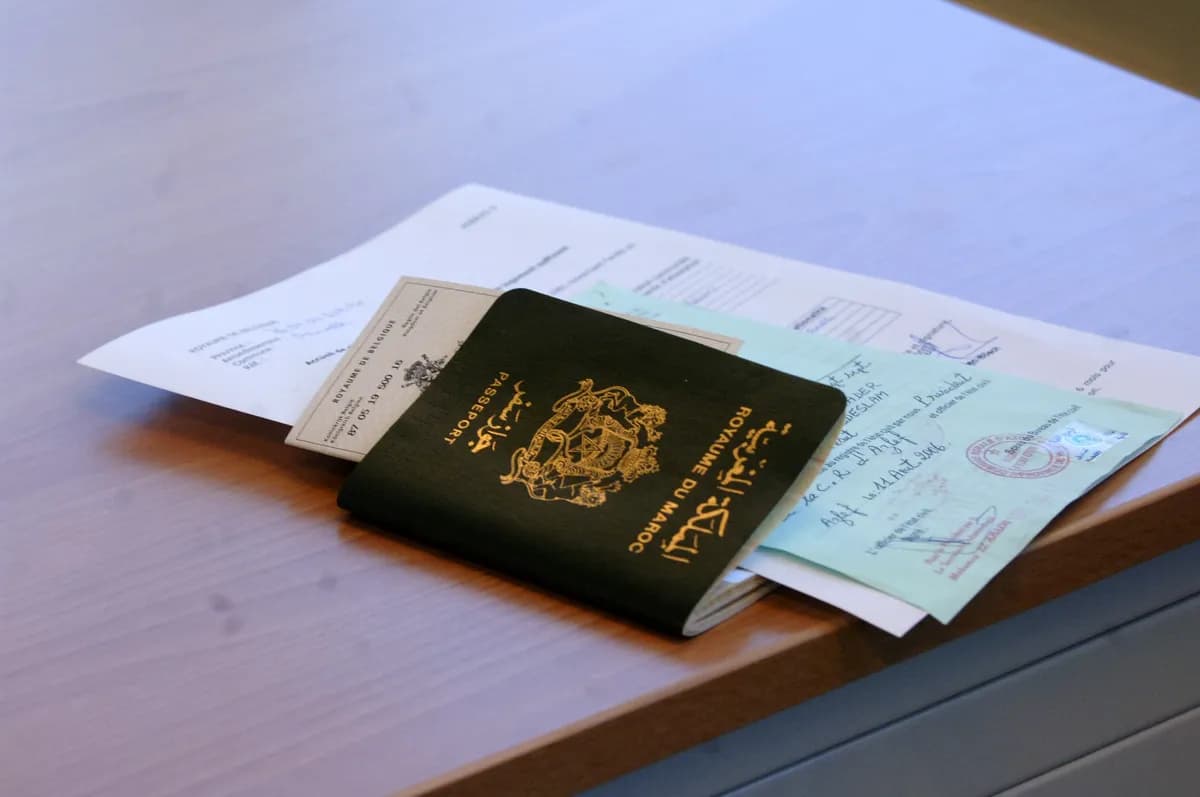 Första amerikanska utvisningsflyget landar i Uganda enligt nytt tredjelandsavtal