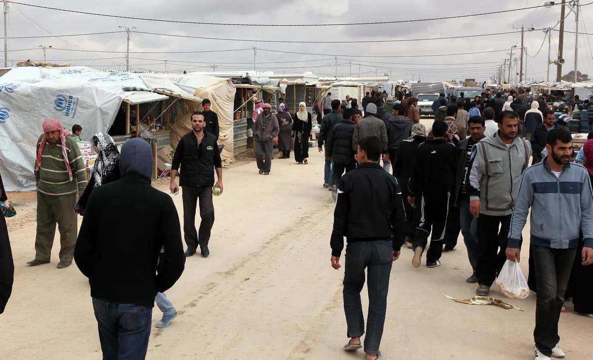 Biståndsnedskärningar belastar kenyanska flyktingläger, barn säljer hantverk