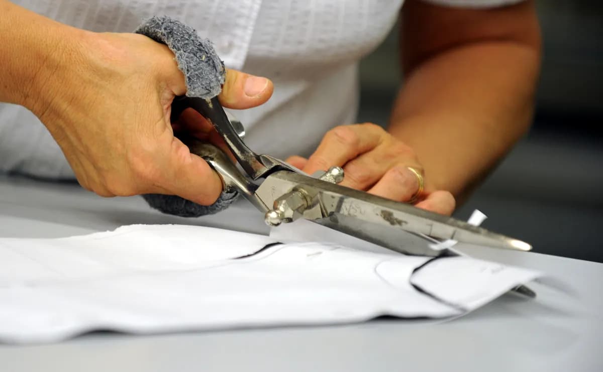 Mondi skär ner 450 jobb och stänger fabriker efter vinstfall