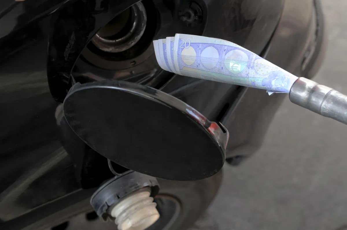 Reform UK Offers Fuel Duty Cut Amid Political Pressure Over Rising Costs