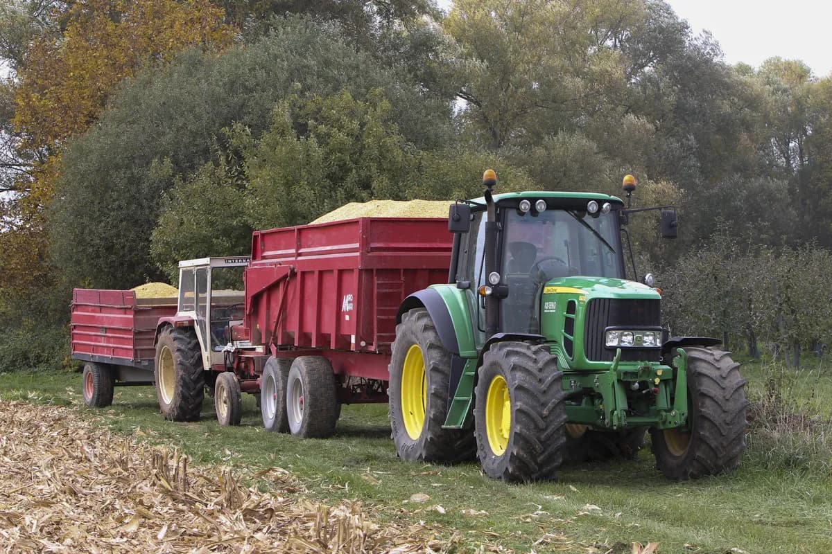 Tractor parade draws record 77 vehicles for charity in Bollerup and Tomelilla
