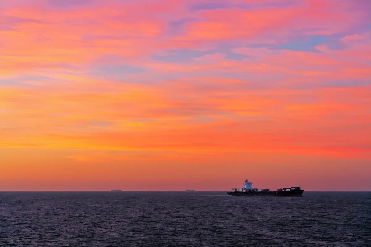 Konflikten i Mellanöstern leder till kryssningsinställningar, flygkaos strantar