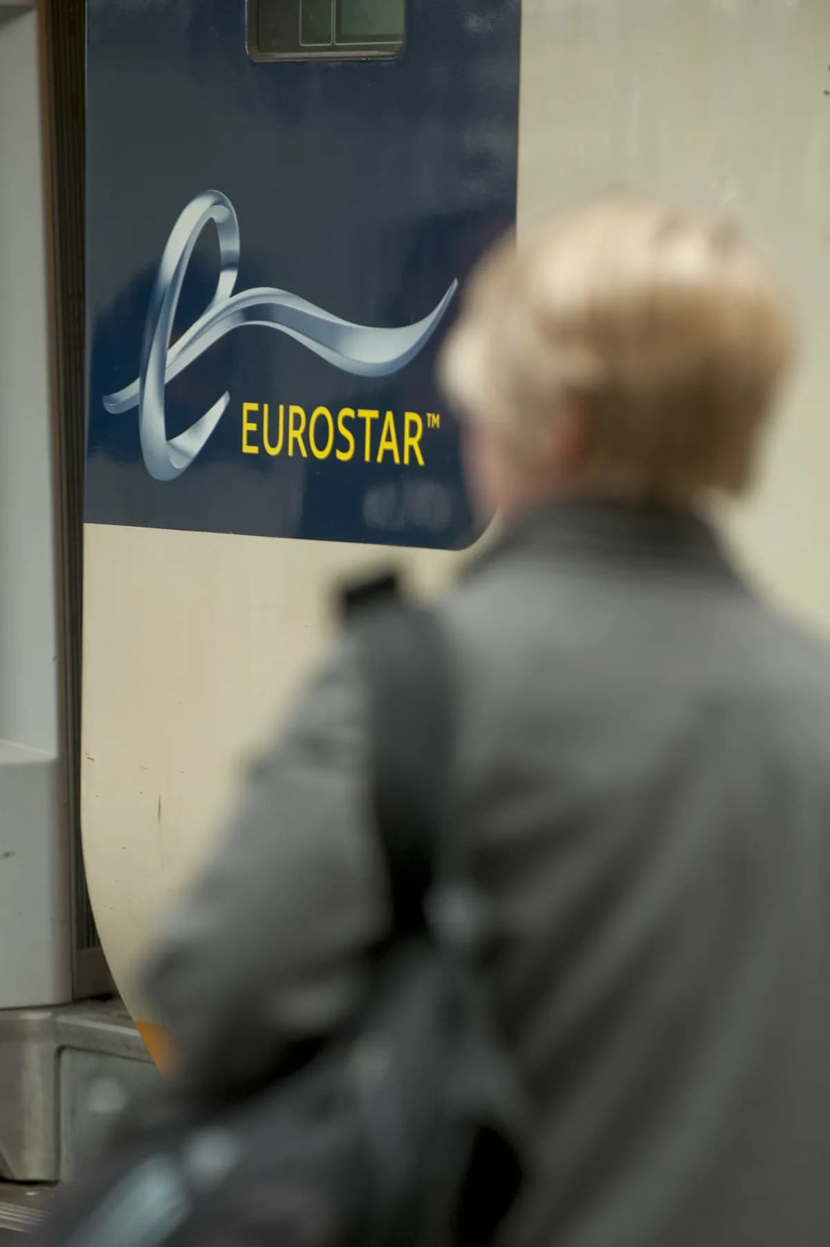 GWR to launch overnight train trial from west England to Gatwick Airport