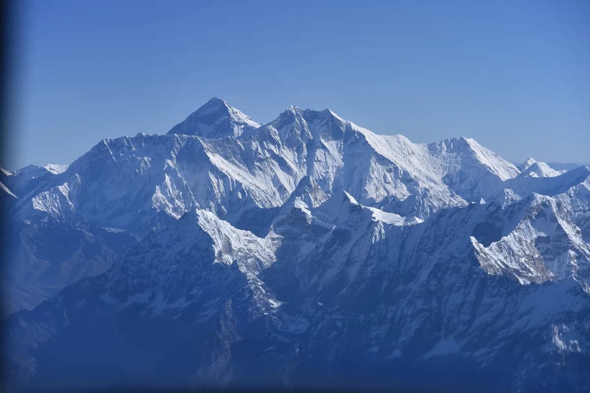 Nepal föreslår att Everest-klättrare först ska bestiga 7 000-metersberg