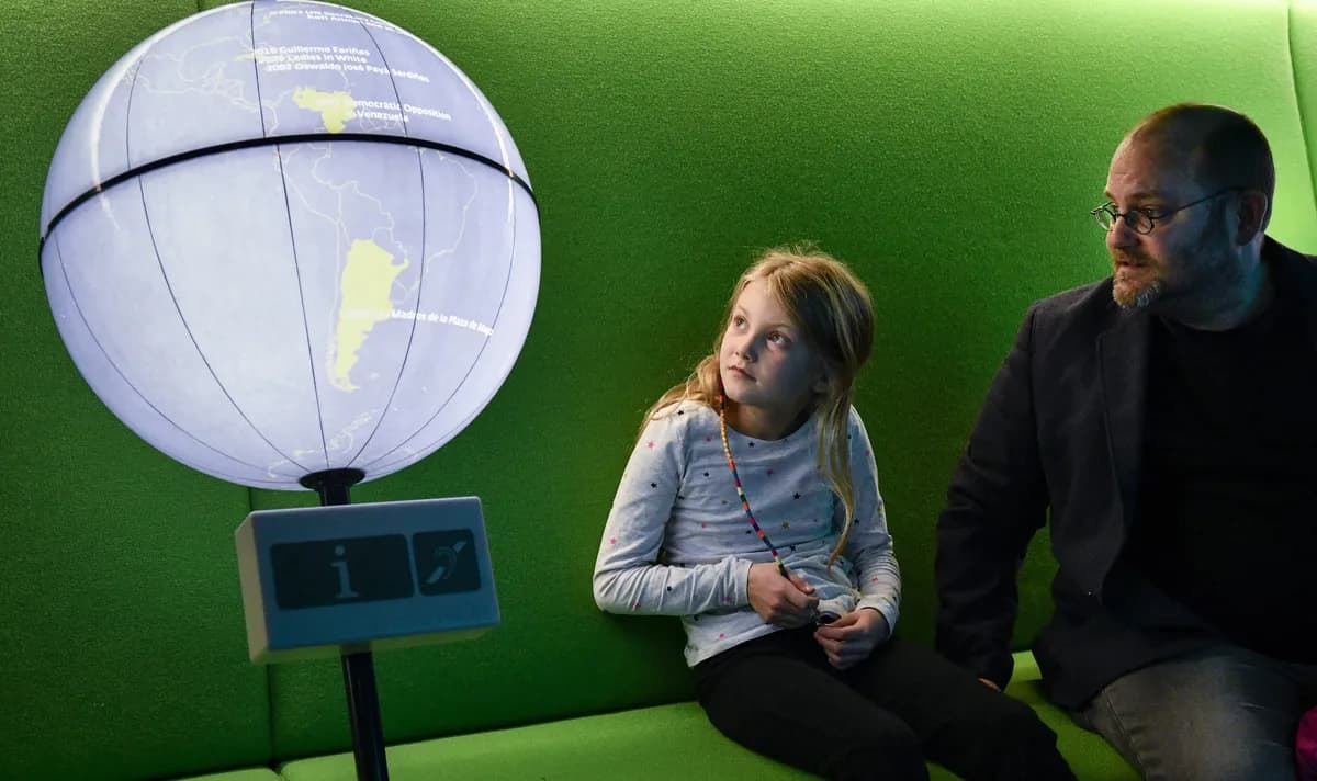 Elisabeth Moss spelar i 'Imperfect Women' som nyförälder