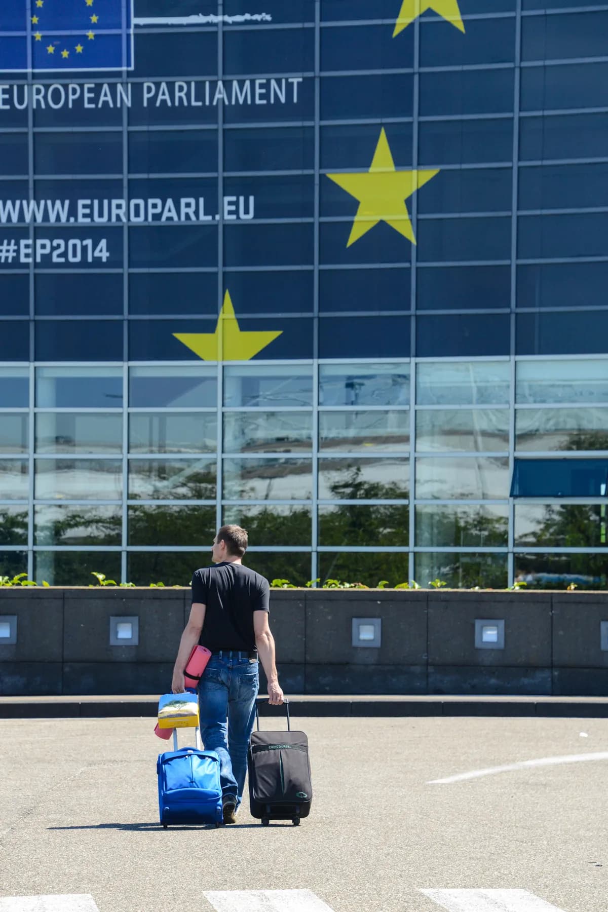 Rumänsk opposition lämnar in misstroendeförklaring mot premiärministern