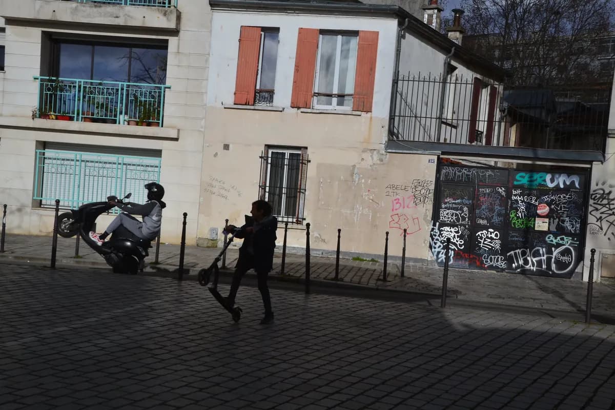 Driver fined for negligence after icy-window crash with electric scooter in Halmstad