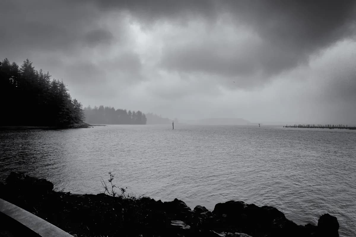 Rekordvarm väg utvidgas österut över USA, hotar miljoner