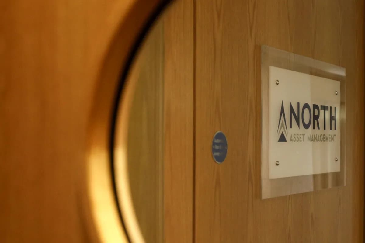 Crispin Odey utmanar FCA:s böter på 1,8 miljoner pund och förbud i tribunal