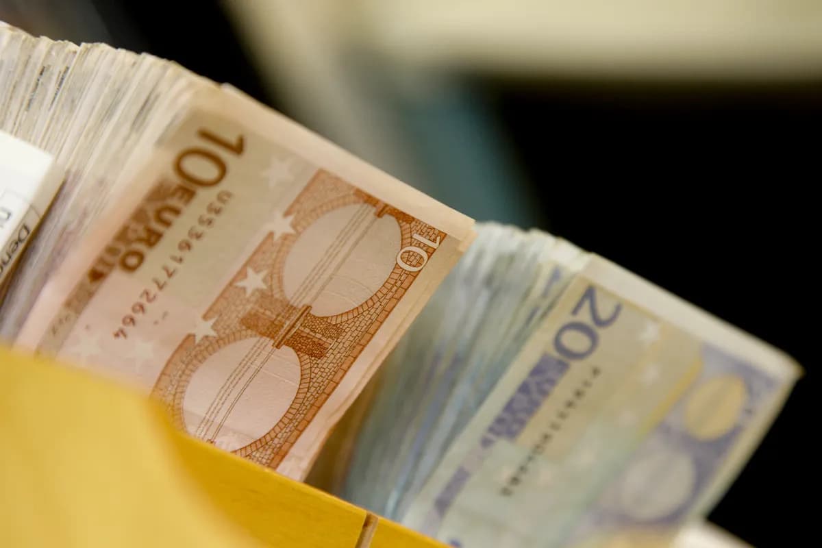 HMRC uppmanar unga att hämta ut vilande Child Trust Funds på i genomsnitt £2 200