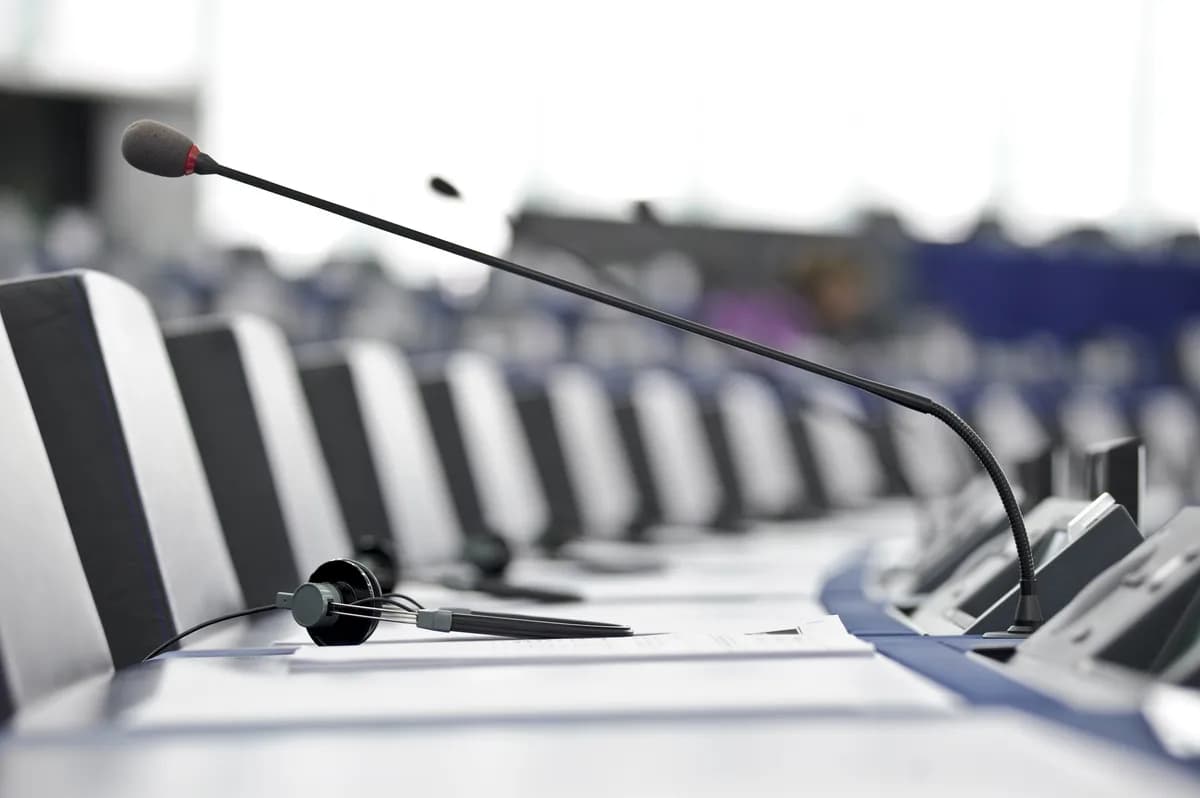 Vance varnar för bedrägeri i ospecificerade förhandlingar