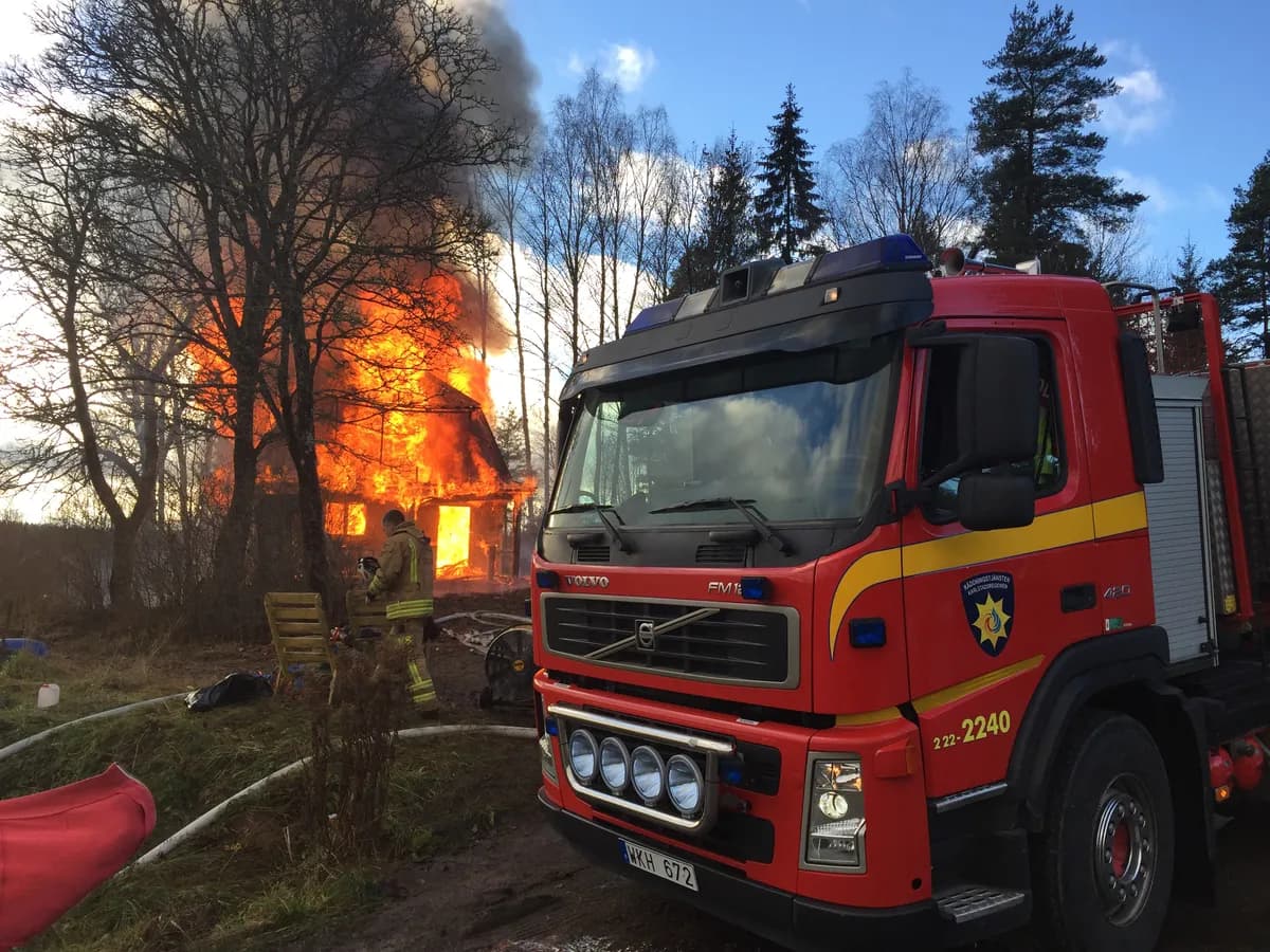 Brand utbryter i industribyggnad i Ödeshög, Sverige