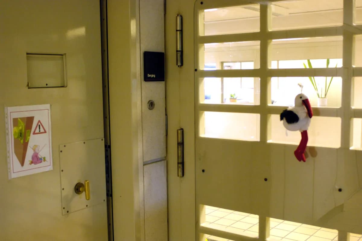 Storbritannien-Frankrike-migrantavtal löper ut i strid om förvaringscenter och