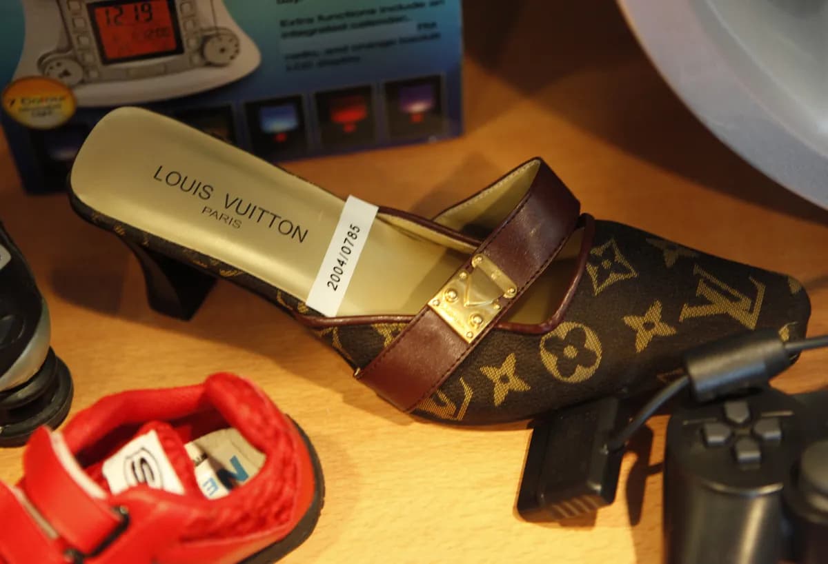 F.d. Arsenal-målvakt sålde falska Gucci-varor till lagkamrater